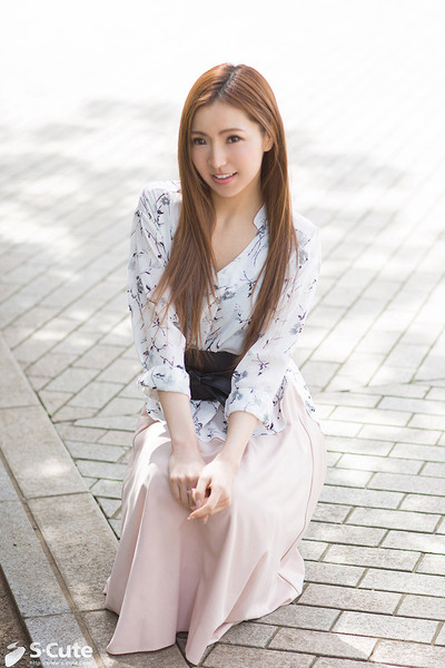 anri スレンダー美人